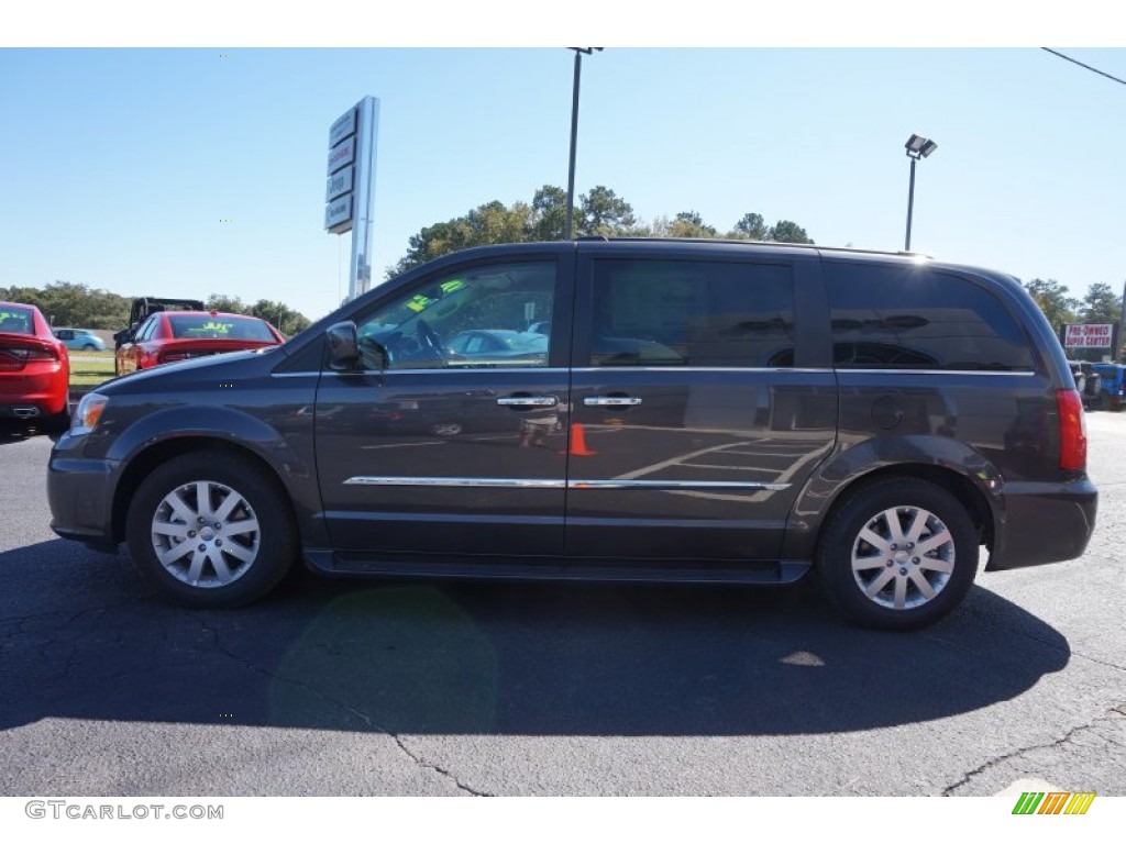 2016 Town & Country Touring - Granite Crystal Metallic / Black/Light Graystone photo #4