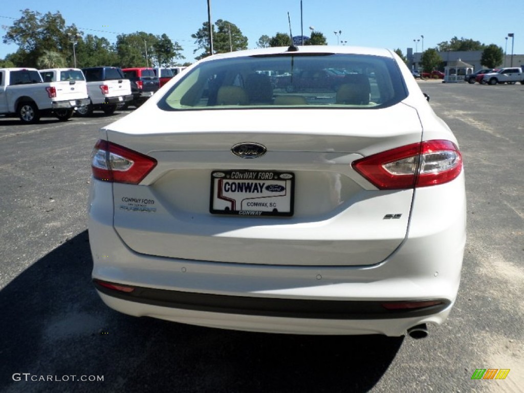 2016 Fusion SE - Oxford White / Dune photo #4