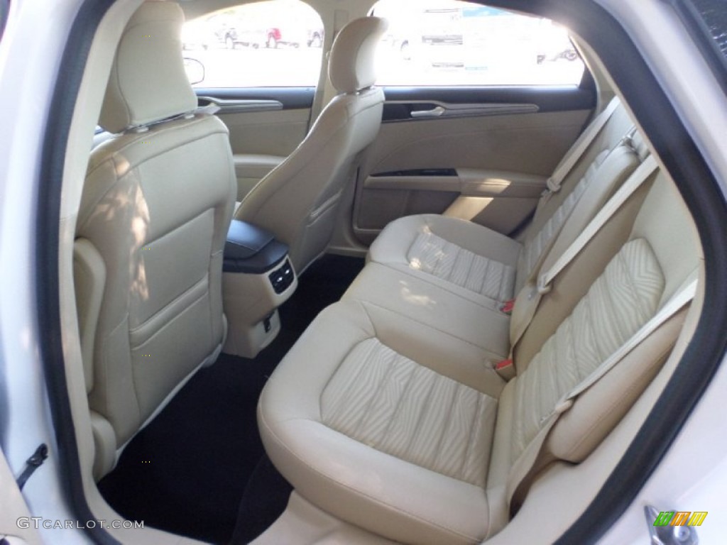 2016 Fusion SE - Oxford White / Dune photo #16