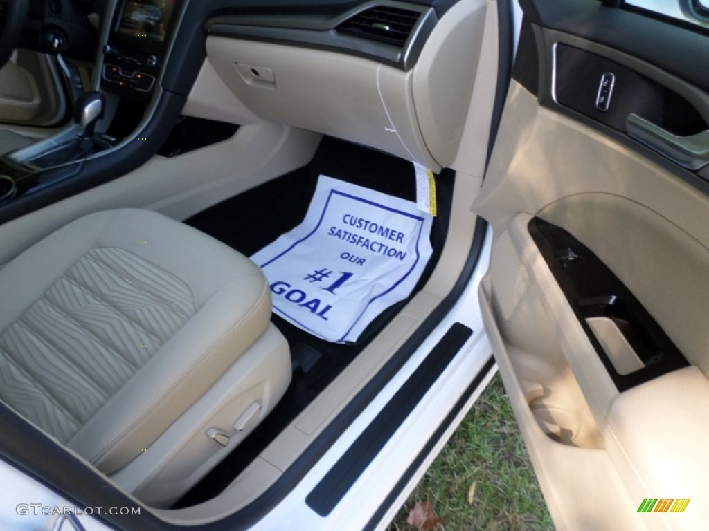 2016 Fusion SE - Oxford White / Dune photo #18
