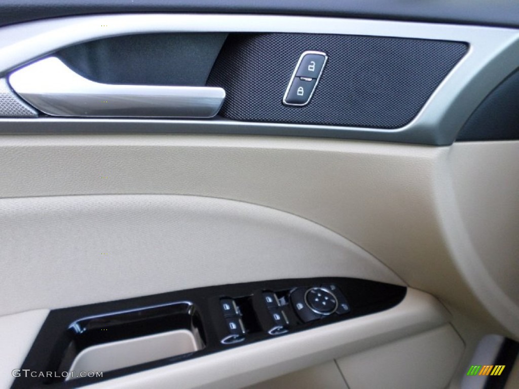 2016 Fusion SE - Oxford White / Dune photo #29