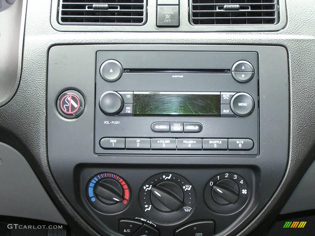 2007 Focus ZX4 SE Sedan - Dark Toreador Red Metallic / Charcoal/Light Flint photo #11
