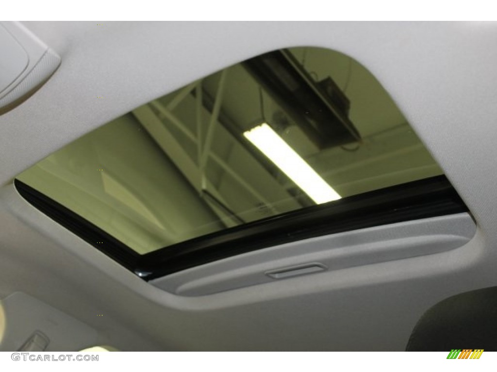 2013 Fusion SE - White Platinum Metallic Tri-coat / Charcoal Black photo #10