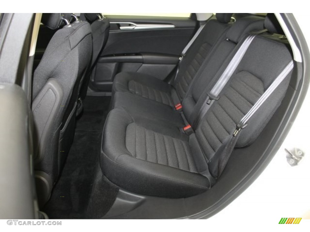 2013 Fusion SE - White Platinum Metallic Tri-coat / Charcoal Black photo #16