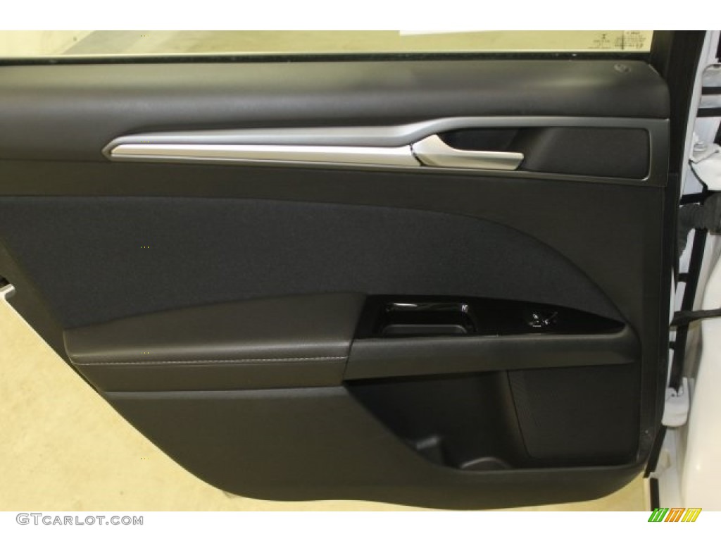 2013 Fusion SE - White Platinum Metallic Tri-coat / Charcoal Black photo #18