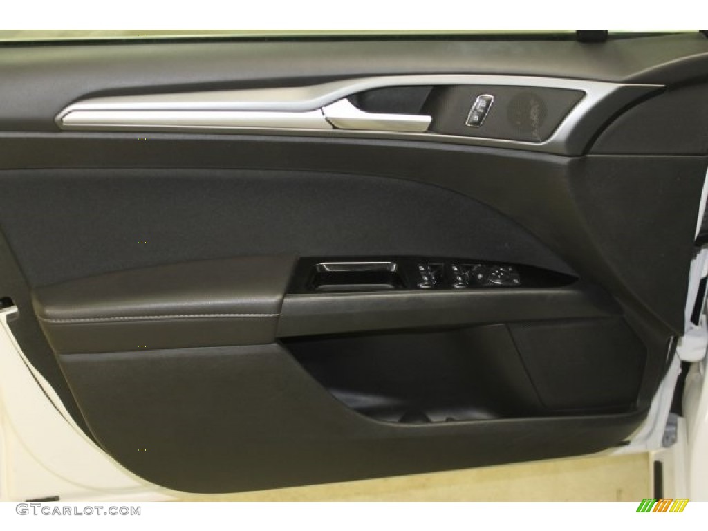 2013 Fusion SE - White Platinum Metallic Tri-coat / Charcoal Black photo #22