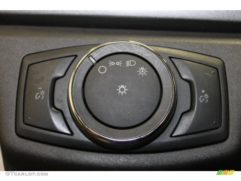 2013 Fusion SE - White Platinum Metallic Tri-coat / Charcoal Black photo #24