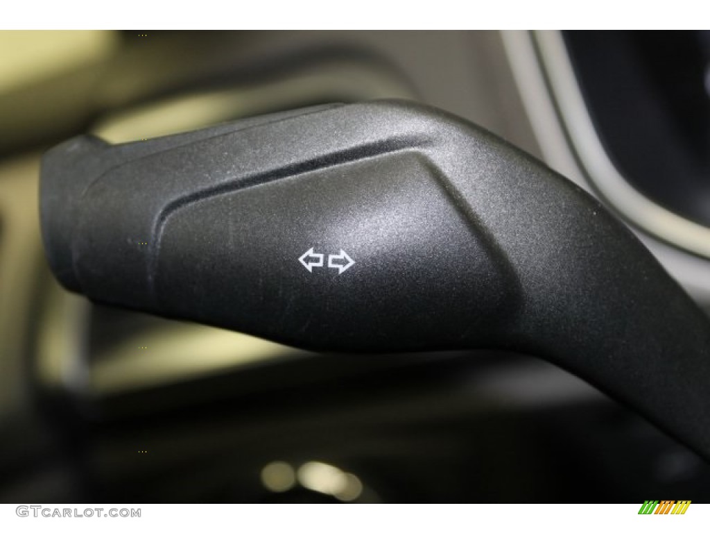 2013 Fusion SE - White Platinum Metallic Tri-coat / Charcoal Black photo #29