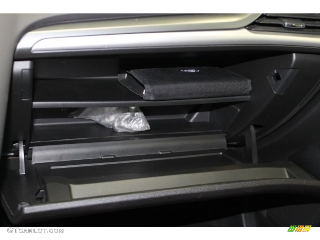2013 Fusion SE - White Platinum Metallic Tri-coat / Charcoal Black photo #42