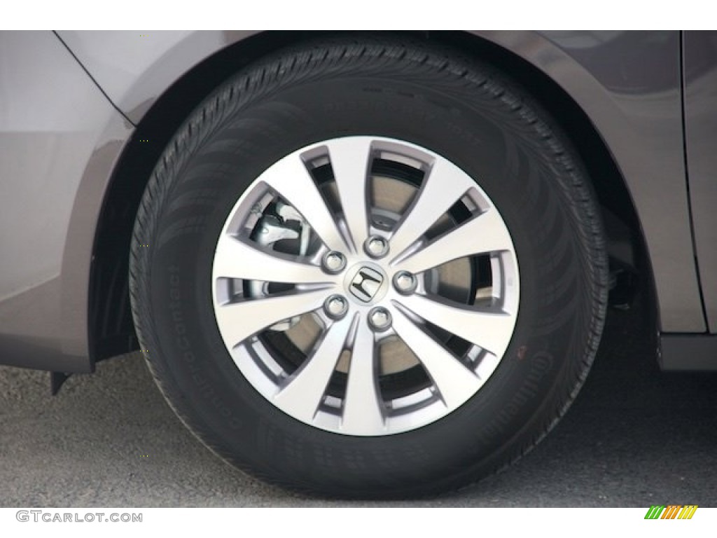 2016 Honda Odyssey SE Wheel Photos
