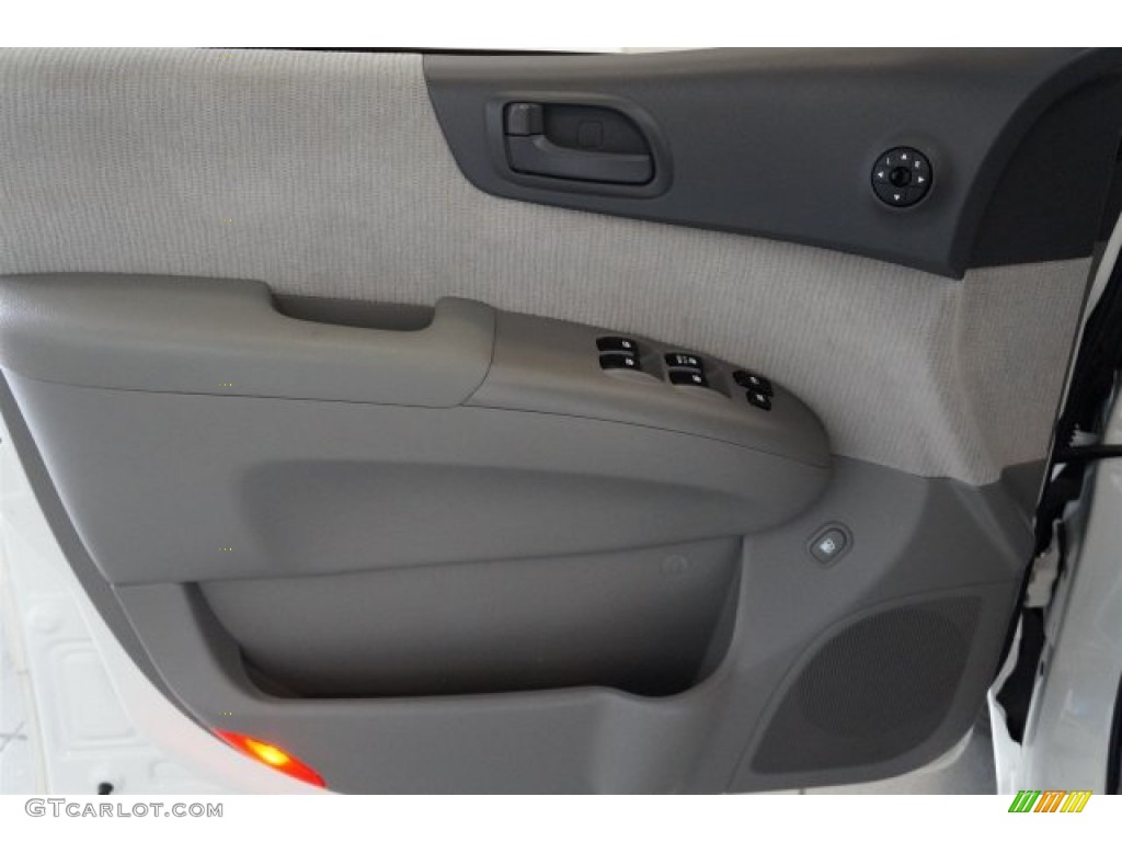 2007 Sedona LX - White / Gray photo #7