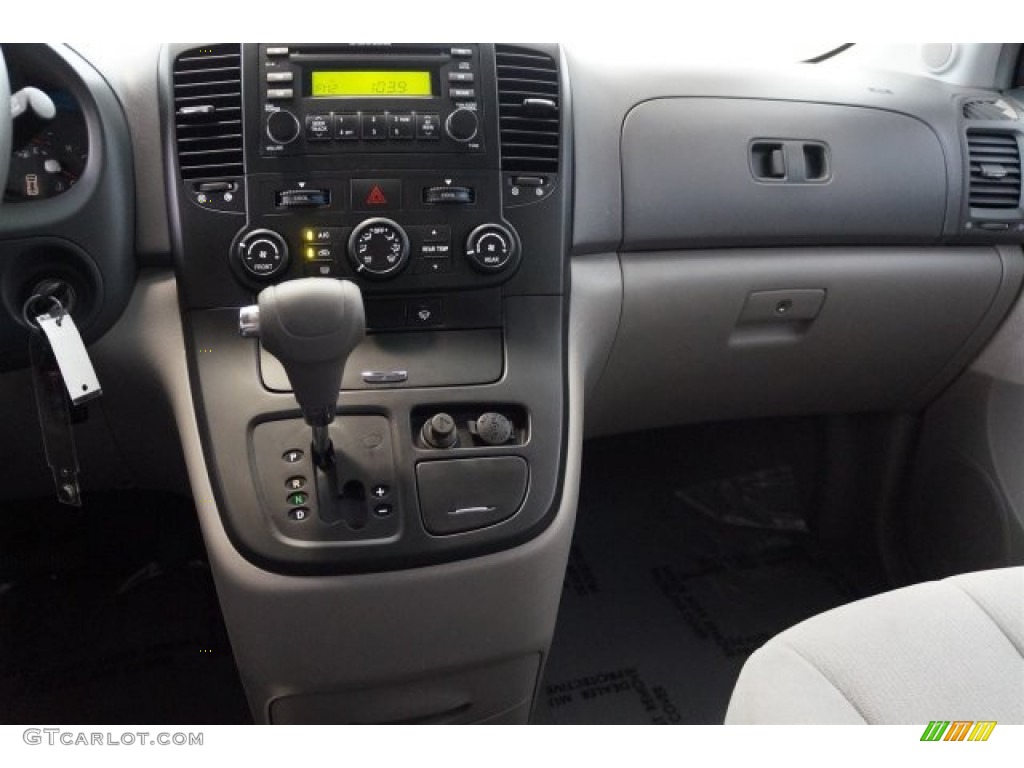 2007 Sedona LX - White / Gray photo #16
