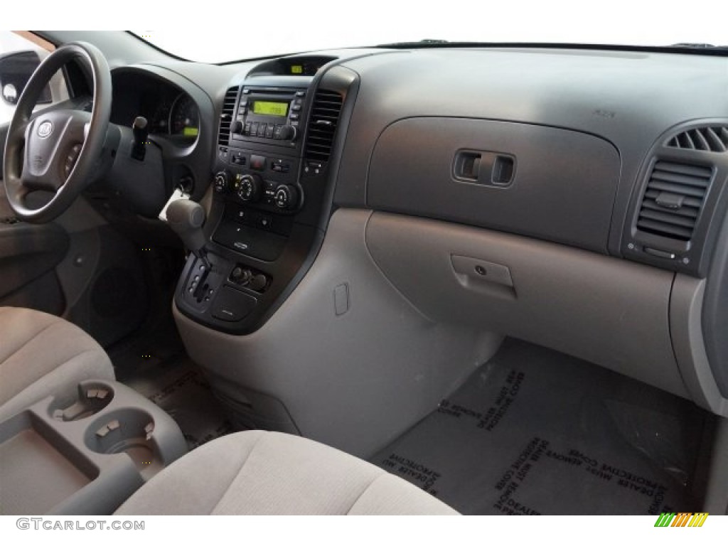 2007 Sedona LX - White / Gray photo #28