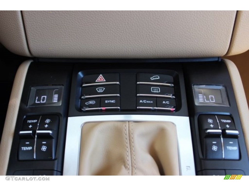 2015 Porsche Macan S Controls Photo #108058463