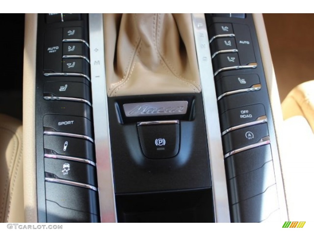 2015 Porsche Macan S Controls Photo #108058483