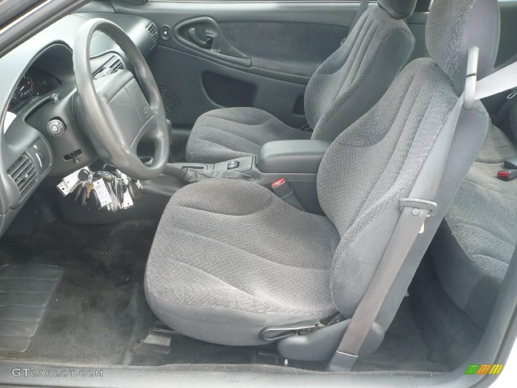 2002 Cavalier LS Coupe - Bright White / Graphite photo #8
