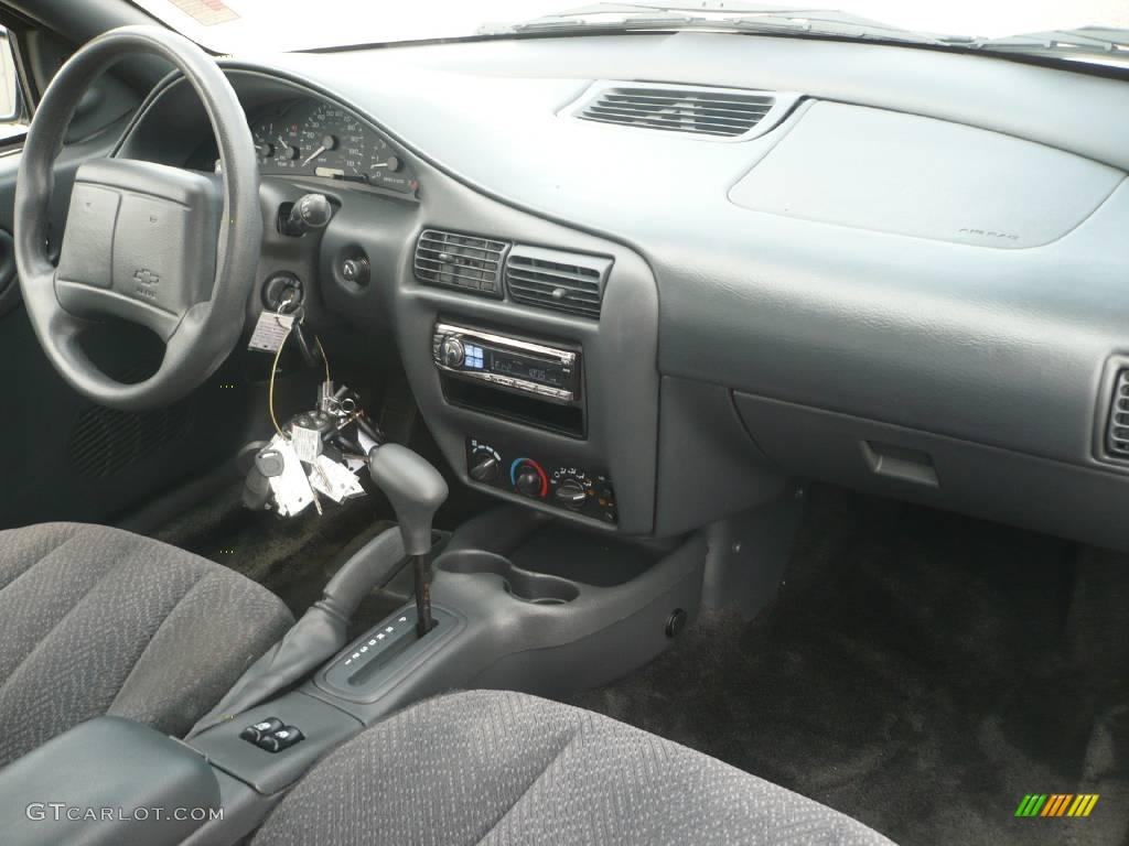 2002 Cavalier LS Coupe - Bright White / Graphite photo #13