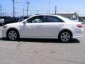 Super White - Camry SE Photo No. 6