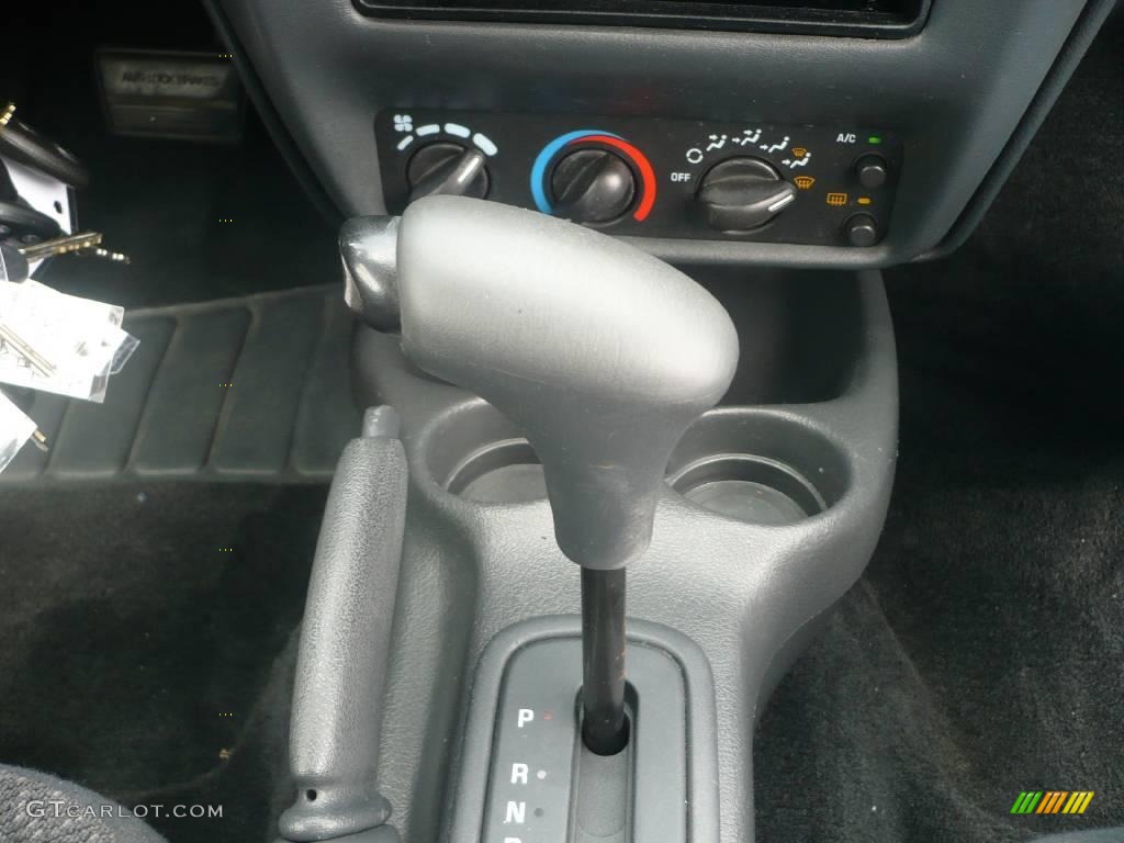 2002 Cavalier LS Coupe - Bright White / Graphite photo #16