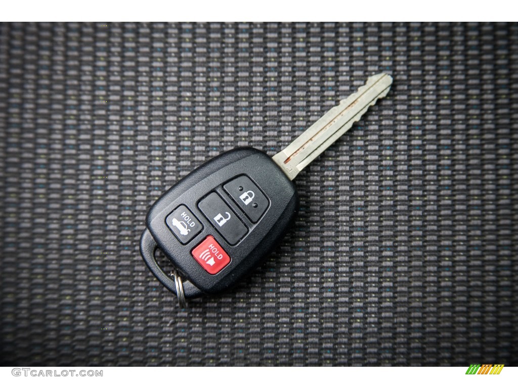 2014 Toyota Corolla S Keys Photos