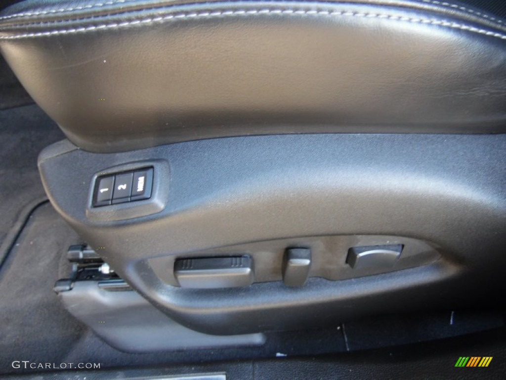 2013 Cadillac SRX Luxury AWD Controls Photo #108080822