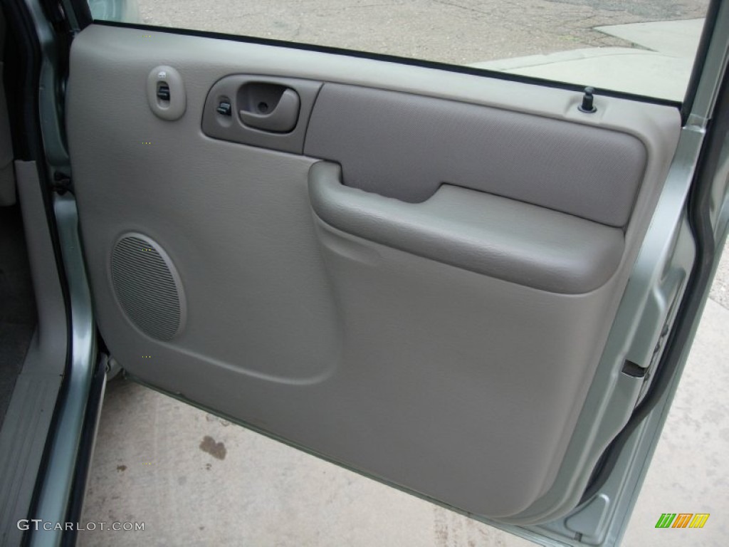 2003 Caravan SE - Bright Silver Metallic / Taupe photo #14