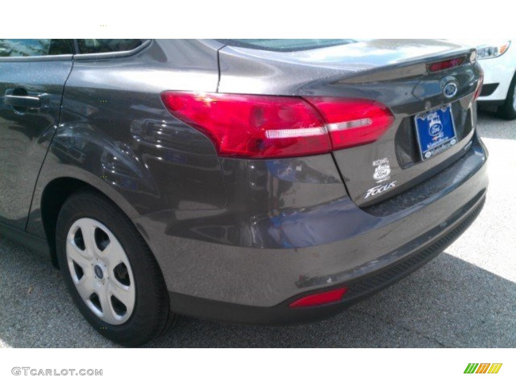 2015 Focus S Sedan - Magnetic Metallic / Charcoal Black photo #9