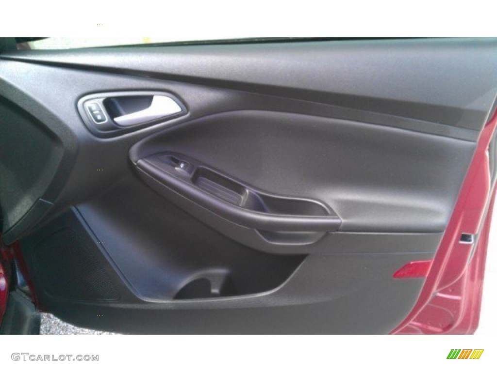 2015 Focus SE Sedan - Ruby Red Metallic / Charcoal Black photo #17