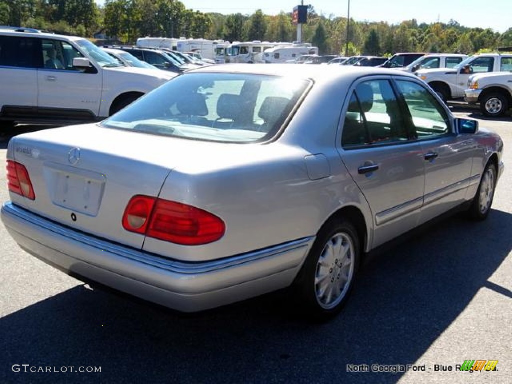 1999 E 320 Sedan - Smoke Silver Metallic / Parchment photo #3