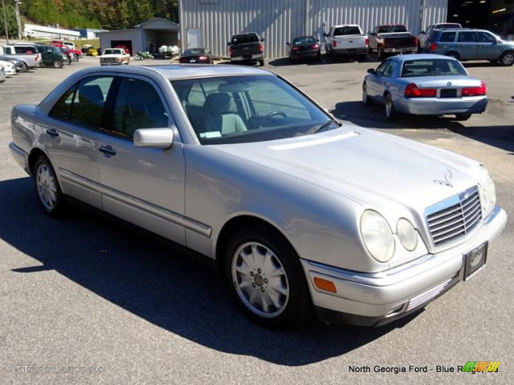1999 E 320 Sedan - Smoke Silver Metallic / Parchment photo #4