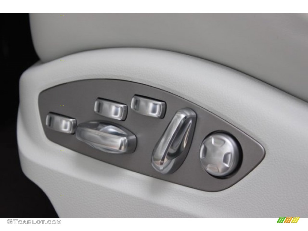 2016 Porsche Macan Turbo Controls Photo #108099631