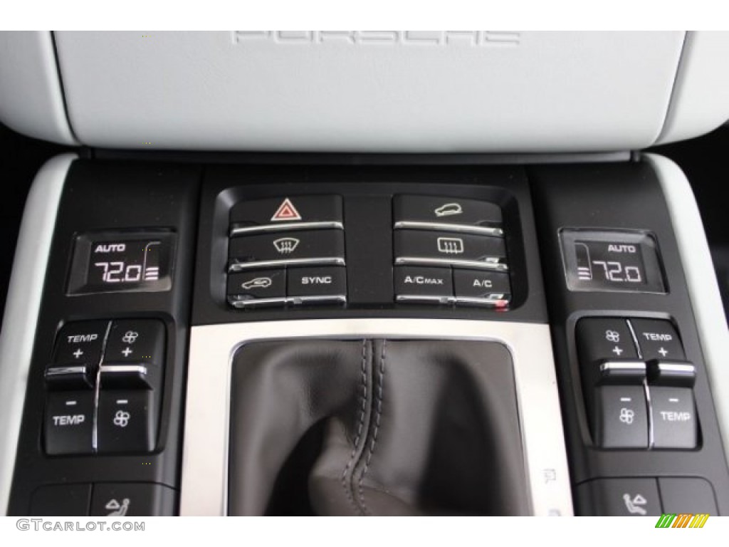 2016 Porsche Macan Turbo Controls Photo #108099749