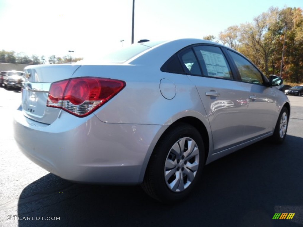 2016 Cruze Limited LS - Silver Ice Metallic / Jet Black/Medium Titanium photo #6