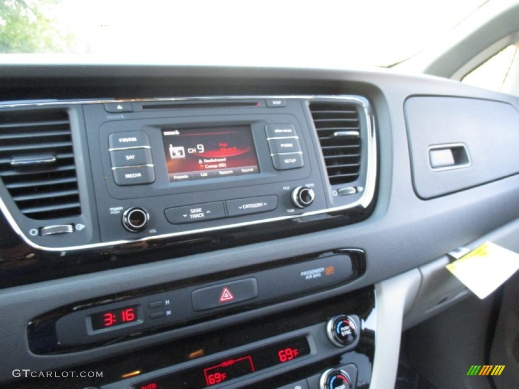 2016 Kia Sedona EX Controls Photo #108116487