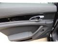 Jet Black Metallic - Panamera 4 Photo No. 34