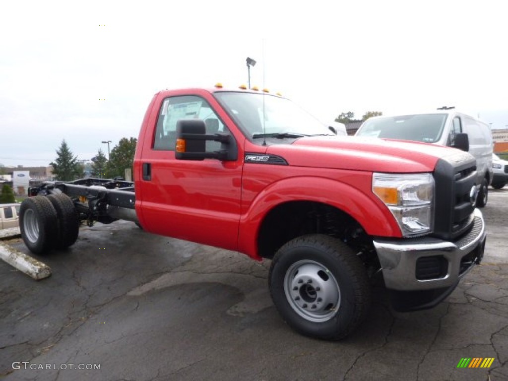 2016 F350 Super Duty XL Regular Cab Chassis 4x4 DRW - Race Red / Steel photo #1