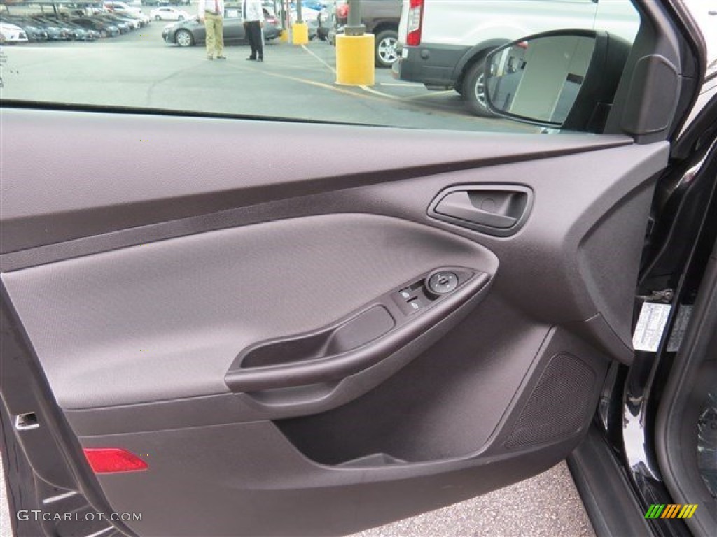 2013 Focus S Sedan - Tuxedo Black / Charcoal Black photo #13