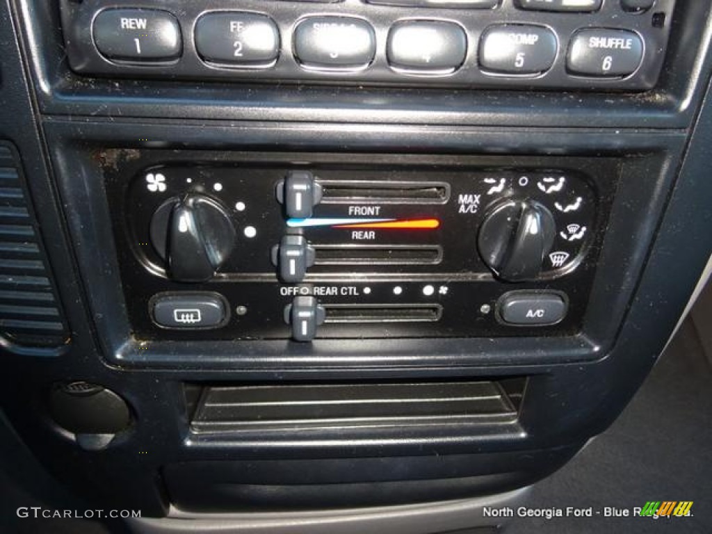 2003 Windstar LX - Silver Frost Metallic / Medium Graphite photo #23