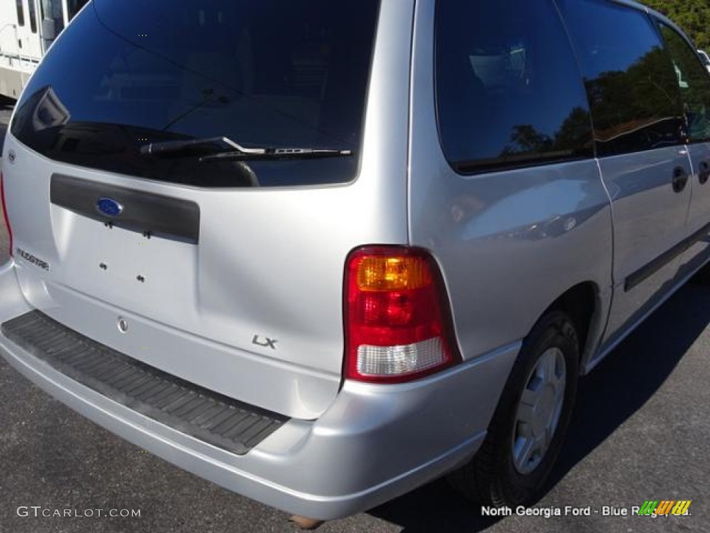 2003 Windstar LX - Silver Frost Metallic / Medium Graphite photo #33