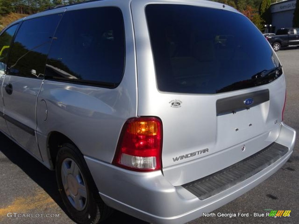 2003 Windstar LX - Silver Frost Metallic / Medium Graphite photo #34