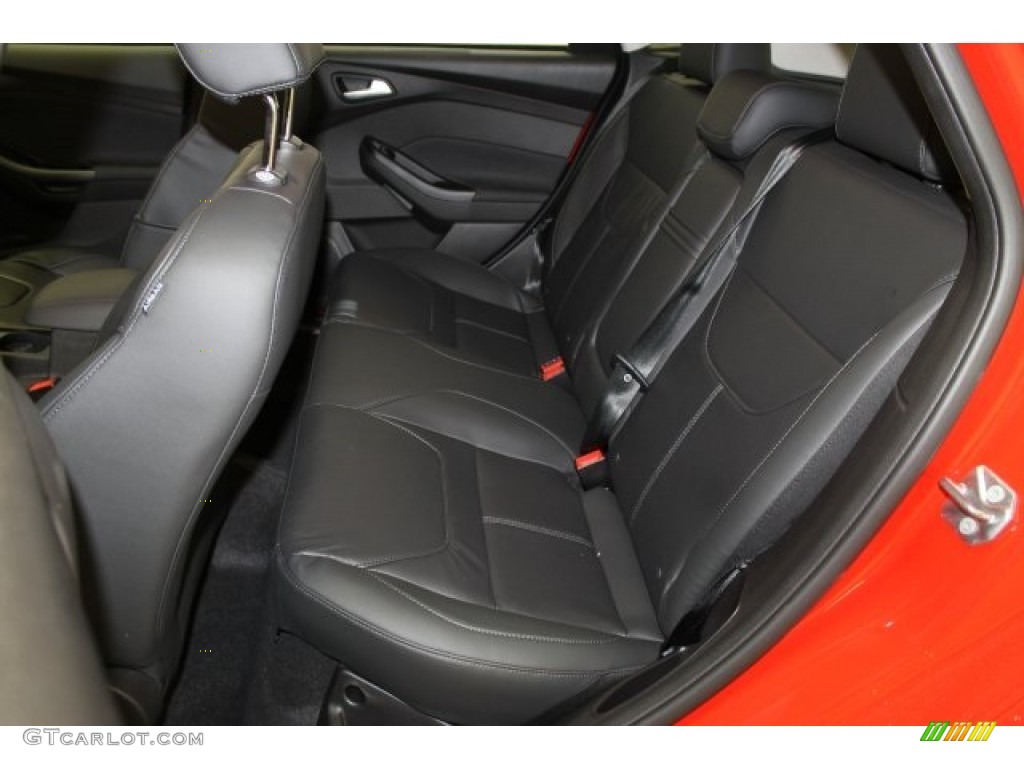 2015 Focus SE Hatchback - Race Red / Charcoal Black photo #8