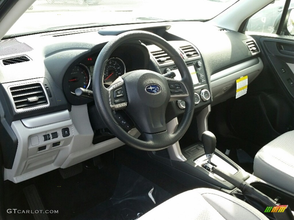 Gray Interior 2016 Subaru Forester 2.5i Photo #108133935
