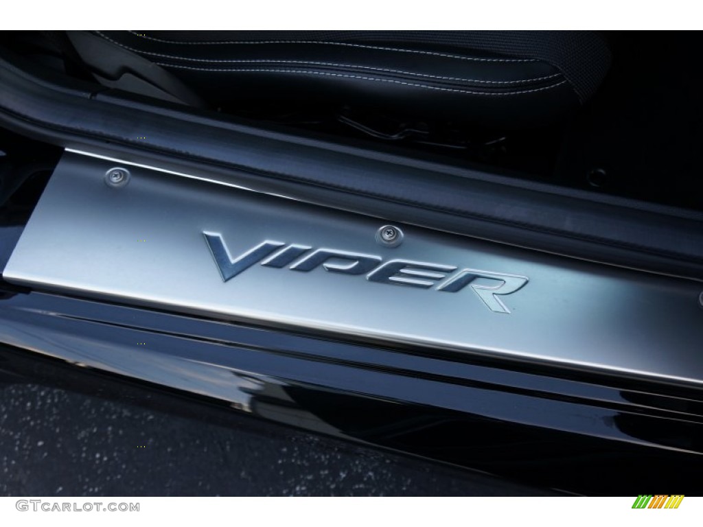 2015 Dodge SRT Viper Coupe Marks and Logos Photo #108136005