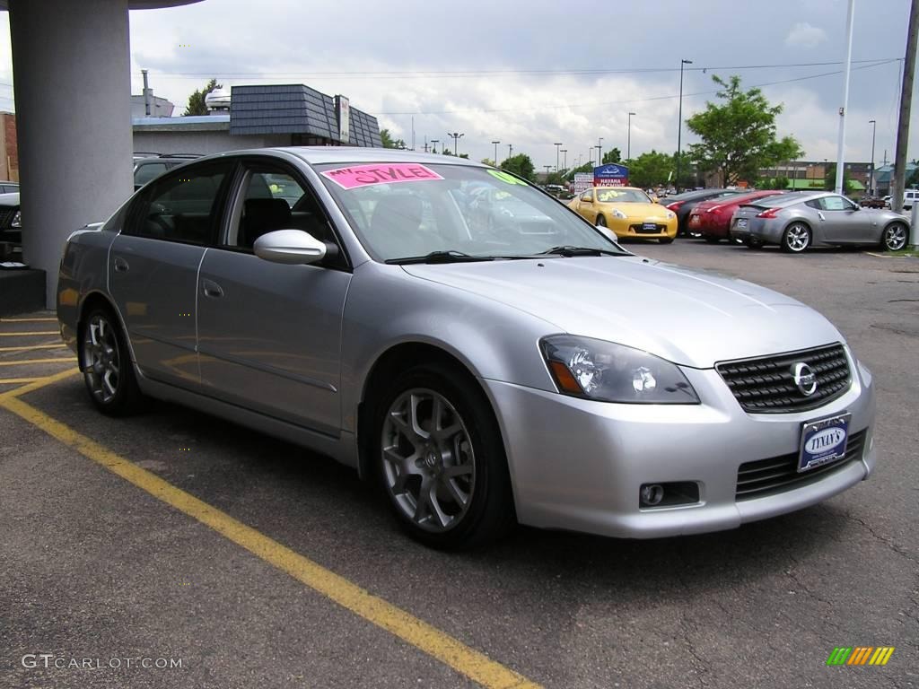 2006 Altima 3.5 SE-R - Sheer Silver Metallic / Charcoal/Red photo #3