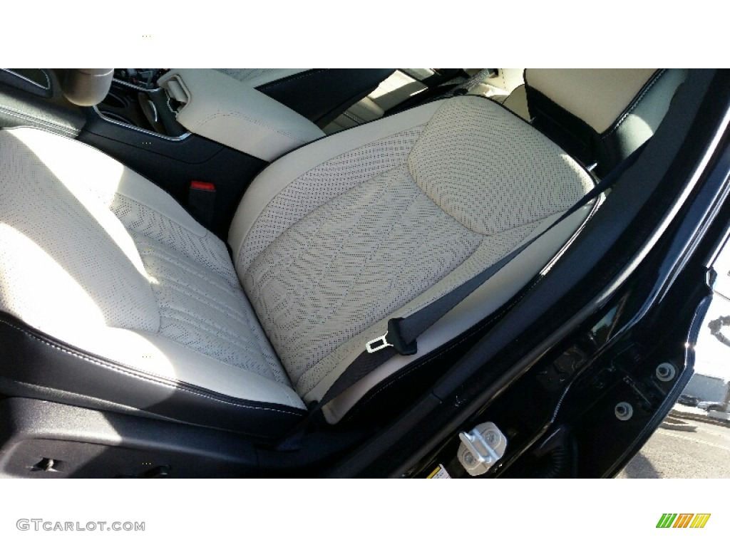 2015 Chrysler 300 C Platinum Front Seat Photos