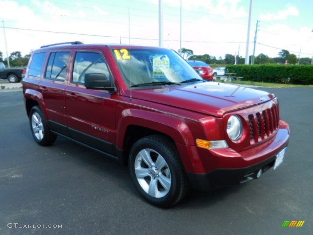 2012 Patriot Latitude - Deep Cherry Red Crystal Pearl / Dark Slate Gray/Light Pebble Beige photo #11