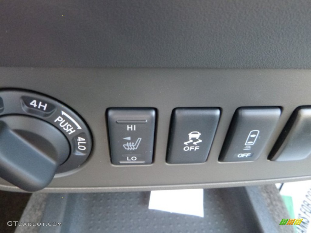 2016 Nissan Frontier SV King Cab 4x4 Controls Photo #108148060