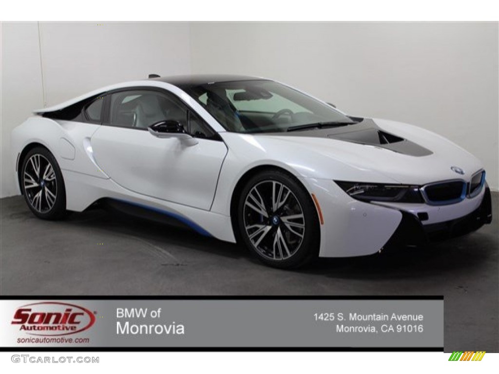 Crystal White Pearl Metallic BMW i8