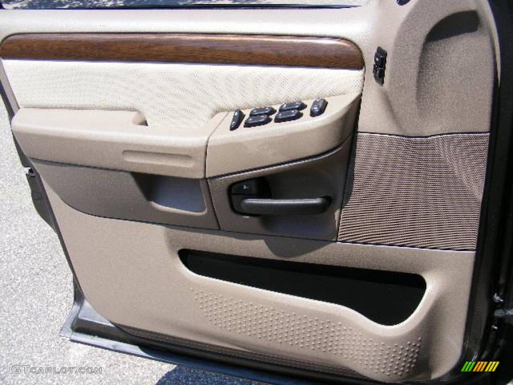 2005 Explorer Eddie Bauer 4x4 - Dark Stone Metallic / Medium Parchment photo #24