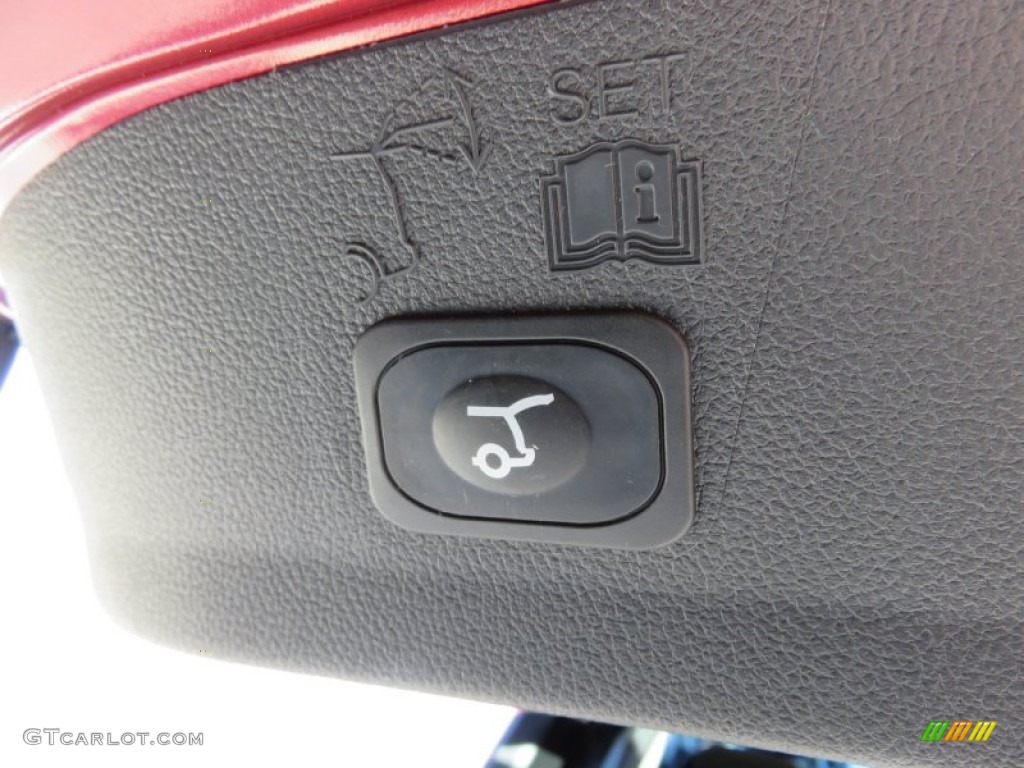 2016 Escape SE - Ruby Red Metallic / Charcoal Black photo #8